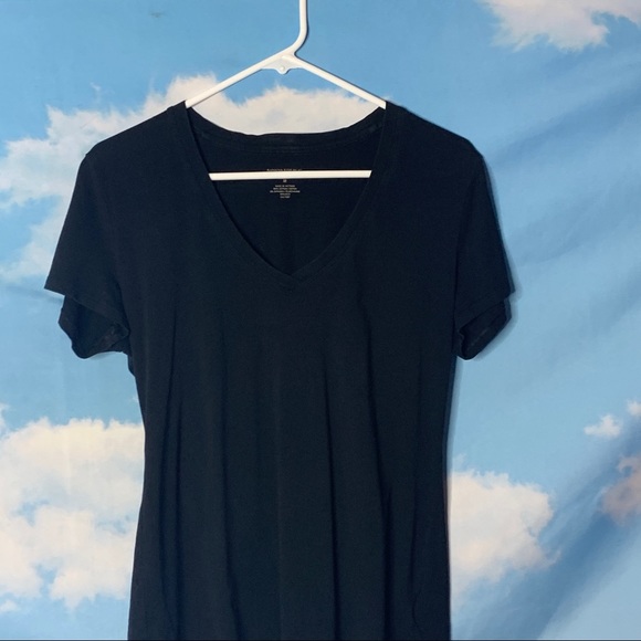 Banana Republic- Black V-neck Tee size Medium - Picture 2 of 9